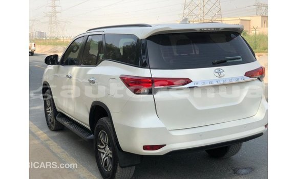 Acheter Import Voiture Toyota Fortuner Blanc à Import - Dubai, Marquesas Acheter Import Voiture Toyota Fortuner Blanc à Import - Dubai, Marquesas