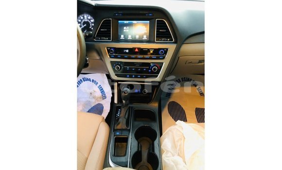 Acheter Import Voiture Hyundai Sonata Rouge à Import - Dubai, Marquesas Acheter Import Voiture Hyundai Sonata Rouge à Import - Dubai, Marquesas