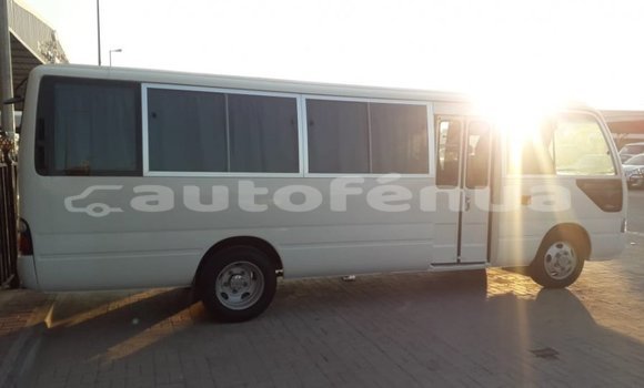 Acheter Import Voiture Toyota Coaster Blanc à Import - Dubai, Marquesas Acheter Import Voiture Toyota Coaster Blanc à Import - Dubai, Marquesas