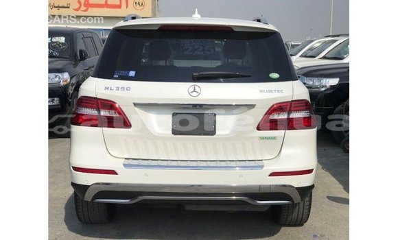 Acheter Import Voiture Mercedes-Benz 190 Blanc à Import - Dubai, Marquesas Acheter Import Voiture Mercedes-Benz 190 Blanc à Import - Dubai, Marquesas