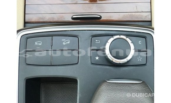 Acheter Import Voiture Mercedes-Benz 190 Blanc à Import - Dubai, Marquesas Acheter Import Voiture Mercedes-Benz 190 Blanc à Import - Dubai, Marquesas