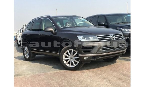 Buy Import Volkswagen Touareg Brown Car in Import - Dubai in Marquesas