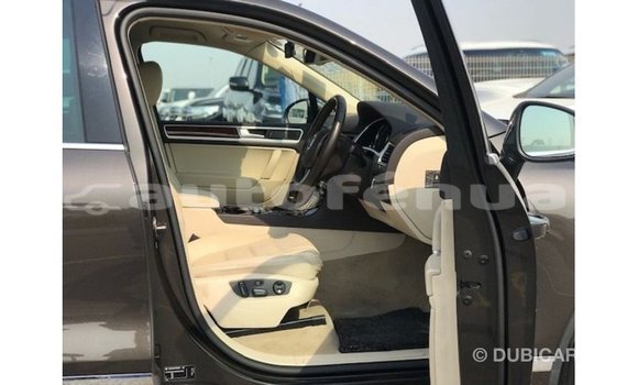 Acheter Import Voiture Volkswagen Touareg Marron à Import - Dubai, Marquesas Acheter Import Voiture Volkswagen Touareg Marron à Import - Dubai, Marquesas