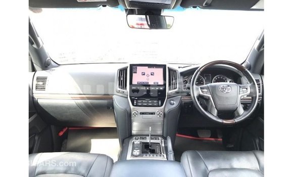 Buy Import Toyota Land Cruiser White Car in Import - Dubai in Marquesas Buy Import Toyota Land Cruiser White Car in Import - Dubai in Marquesas