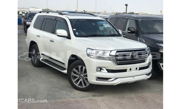 Buy Import Toyota Land Cruiser White Car in Import - Dubai in Marquesas Buy Import Toyota Land Cruiser White Car in Import - Dubai in Marquesas