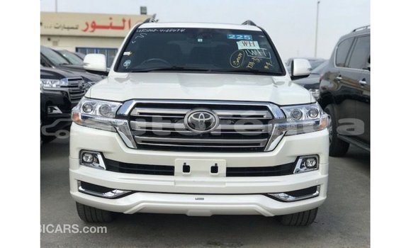 Buy Import Toyota Land Cruiser White Car in Import - Dubai in Marquesas Buy Import Toyota Land Cruiser White Car in Import - Dubai in Marquesas