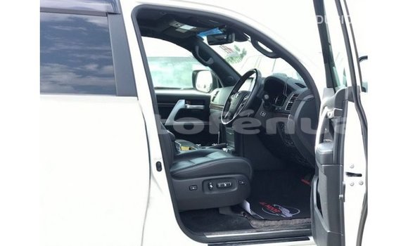 Buy Import Toyota Land Cruiser White Car in Import - Dubai in Marquesas Buy Import Toyota Land Cruiser White Car in Import - Dubai in Marquesas