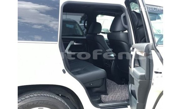 Buy Import Toyota Land Cruiser White Car in Import - Dubai in Marquesas Buy Import Toyota Land Cruiser White Car in Import - Dubai in Marquesas