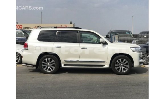 Buy Import Toyota Land Cruiser White Car in Import - Dubai in Marquesas Buy Import Toyota Land Cruiser White Car in Import - Dubai in Marquesas
