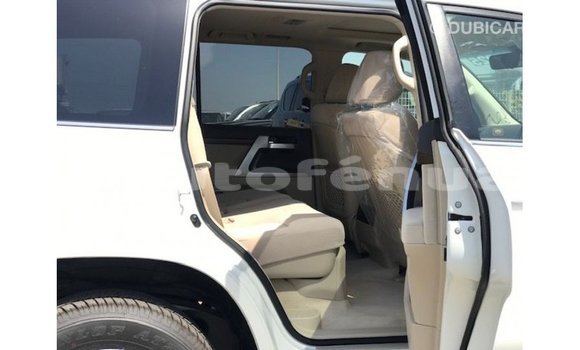 Acheter Import Voiture Toyota Land Cruiser Blanc à Import - Dubai, Marquesas Acheter Import Voiture Toyota Land Cruiser Blanc à Import - Dubai, Marquesas