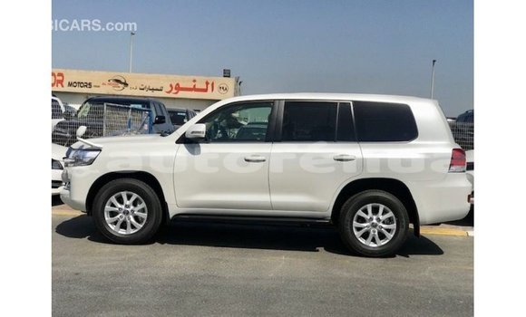 Acheter Import Voiture Toyota Land Cruiser Blanc à Import - Dubai, Marquesas Acheter Import Voiture Toyota Land Cruiser Blanc à Import - Dubai, Marquesas