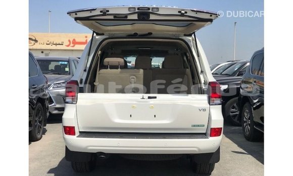 Acheter Import Voiture Toyota Land Cruiser Blanc à Import - Dubai, Marquesas Acheter Import Voiture Toyota Land Cruiser Blanc à Import - Dubai, Marquesas