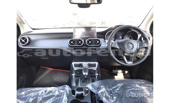 Acheter Import Voiture Mercedes-Benz 250 Noir à Import - Dubai, Marquesas Acheter Import Voiture Mercedes-Benz 250 Noir à Import - Dubai, Marquesas