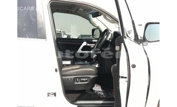 Acheter Import Voiture Toyota Land Cruiser Blanc à Import - Dubai, Marquesas Acheter Import Voiture Toyota Land Cruiser Blanc à Import - Dubai, Marquesas