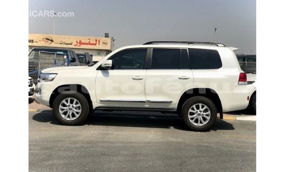 Acheter Import Voiture Toyota Land Cruiser Blanc à Import - Dubai, Marquesas Acheter Import Voiture Toyota Land Cruiser Blanc à Import - Dubai, Marquesas