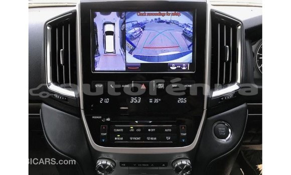 Acheter Import Voiture Toyota Land Cruiser Blanc à Import - Dubai, Marquesas Acheter Import Voiture Toyota Land Cruiser Blanc à Import - Dubai, Marquesas