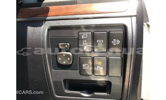 Acheter Import Voiture Toyota Land Cruiser Blanc à Import - Dubai, Marquesas Acheter Import Voiture Toyota Land Cruiser Blanc à Import - Dubai, Marquesas