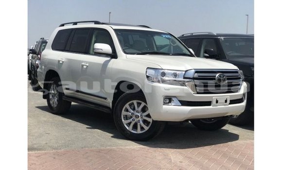 Buy Import Toyota Land Cruiser White Car in Import - Dubai in Marquesas Buy Import Toyota Land Cruiser White Car in Import - Dubai in Marquesas