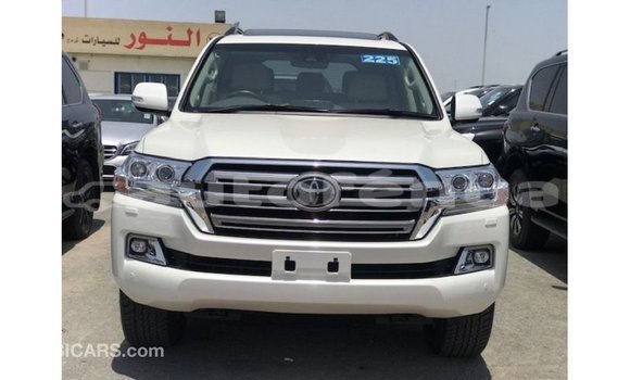 Buy Import Toyota Land Cruiser White Car in Import - Dubai in Marquesas Buy Import Toyota Land Cruiser White Car in Import - Dubai in Marquesas