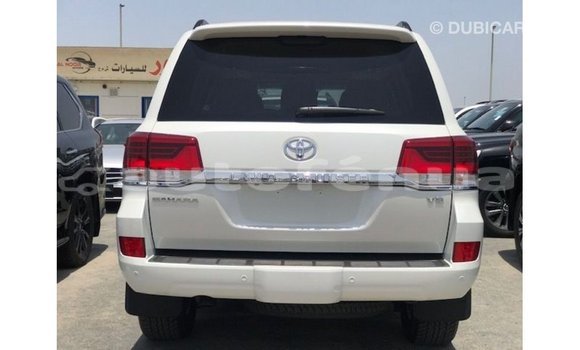 Buy Import Toyota Land Cruiser White Car in Import - Dubai in Marquesas Buy Import Toyota Land Cruiser White Car in Import - Dubai in Marquesas