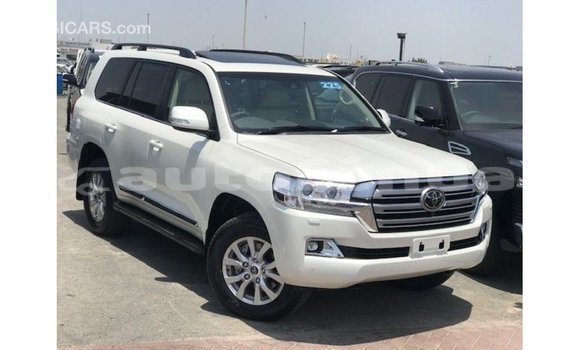Buy Import Toyota Land Cruiser White Car in Import - Dubai in Marquesas Buy Import Toyota Land Cruiser White Car in Import - Dubai in Marquesas