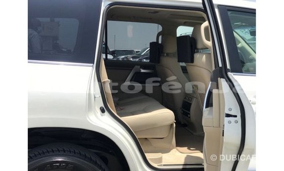 Buy Import Toyota Land Cruiser White Car in Import - Dubai in Marquesas Buy Import Toyota Land Cruiser White Car in Import - Dubai in Marquesas