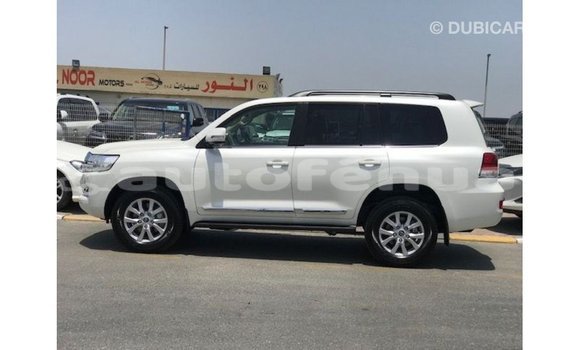 Buy Import Toyota Land Cruiser White Car in Import - Dubai in Marquesas Buy Import Toyota Land Cruiser White Car in Import - Dubai in Marquesas