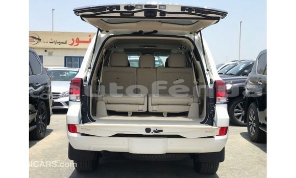 Buy Import Toyota Land Cruiser White Car in Import - Dubai in Marquesas Buy Import Toyota Land Cruiser White Car in Import - Dubai in Marquesas