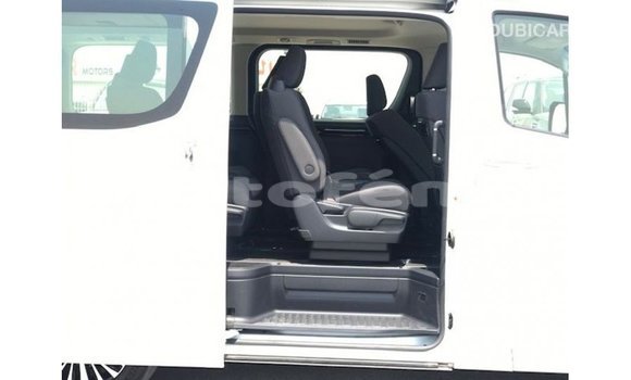 Acheter Import Voiture Toyota Granvia Blanc à Import - Dubai, Marquesas Acheter Import Voiture Toyota Granvia Blanc à Import - Dubai, Marquesas