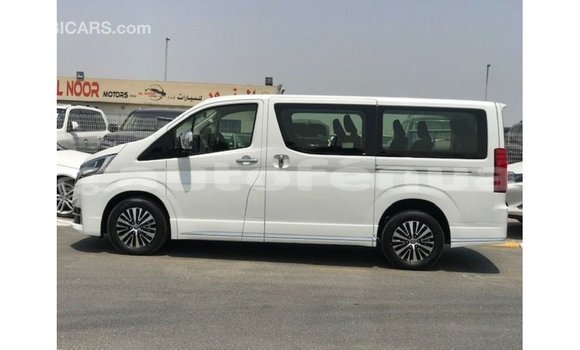 Acheter Import Voiture Toyota Granvia Blanc à Import - Dubai, Marquesas Acheter Import Voiture Toyota Granvia Blanc à Import - Dubai, Marquesas