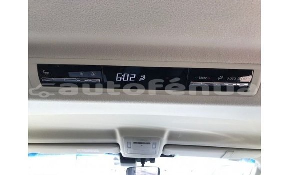 Acheter Import Voiture Toyota Granvia Blanc à Import - Dubai, Marquesas Acheter Import Voiture Toyota Granvia Blanc à Import - Dubai, Marquesas