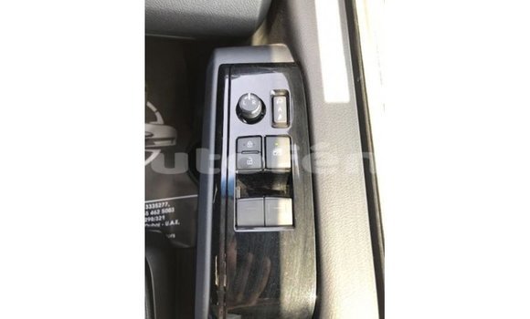 Acheter Import Voiture Toyota Granvia Blanc à Import - Dubai, Marquesas Acheter Import Voiture Toyota Granvia Blanc à Import - Dubai, Marquesas