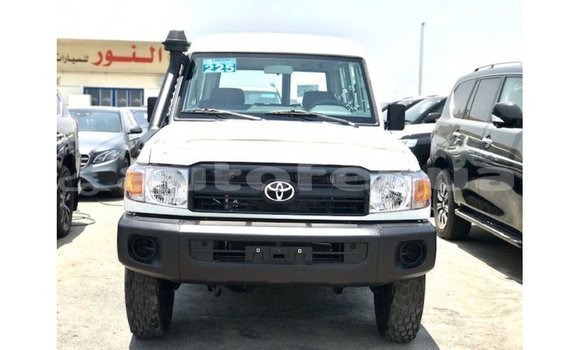 Acheter Import Voiture Toyota Land Cruiser Blanc à Import - Dubai, Marquesas Acheter Import Voiture Toyota Land Cruiser Blanc à Import - Dubai, Marquesas