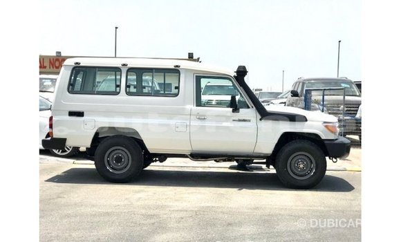 Acheter Import Voiture Toyota Land Cruiser Blanc à Import - Dubai, Marquesas Acheter Import Voiture Toyota Land Cruiser Blanc à Import - Dubai, Marquesas