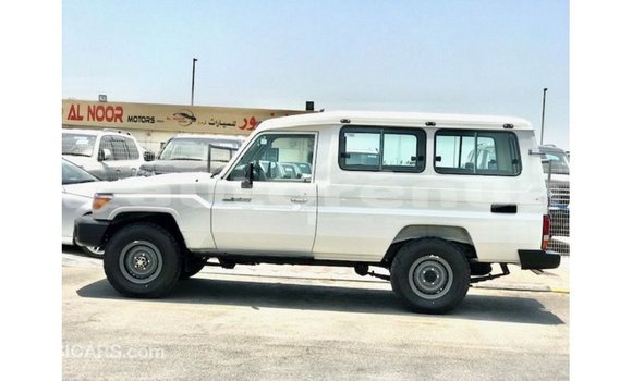 Acheter Import Voiture Toyota Land Cruiser Blanc à Import - Dubai, Marquesas Acheter Import Voiture Toyota Land Cruiser Blanc à Import - Dubai, Marquesas