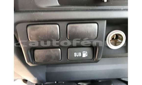 Acheter Import Voiture Toyota Land Cruiser Blanc à Import - Dubai, Marquesas Acheter Import Voiture Toyota Land Cruiser Blanc à Import - Dubai, Marquesas