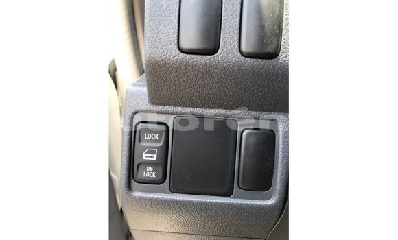 Acheter Import Voiture Toyota Land Cruiser Blanc à Import - Dubai, Marquesas Acheter Import Voiture Toyota Land Cruiser Blanc à Import - Dubai, Marquesas