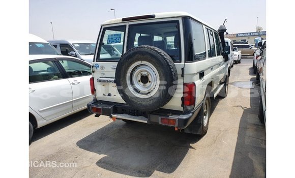 Buy Import Toyota Land Cruiser White Car in Import - Dubai in Marquesas Buy Import Toyota Land Cruiser White Car in Import - Dubai in Marquesas