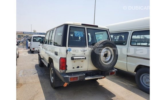Buy Import Toyota Land Cruiser White Car in Import - Dubai in Marquesas Buy Import Toyota Land Cruiser White Car in Import - Dubai in Marquesas