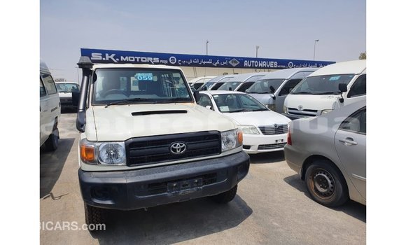 Buy Import Toyota Land Cruiser White Car in Import - Dubai in Marquesas Buy Import Toyota Land Cruiser White Car in Import - Dubai in Marquesas