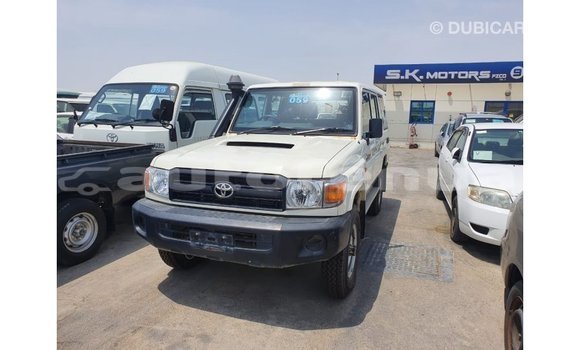 Buy Import Toyota Land Cruiser White Car in Import - Dubai in Marquesas Buy Import Toyota Land Cruiser White Car in Import - Dubai in Marquesas