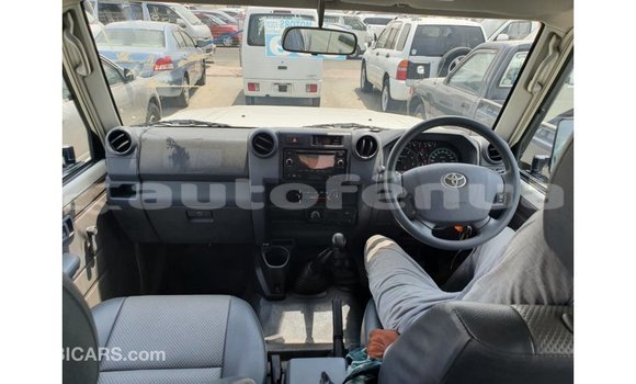 Buy Import Toyota Land Cruiser White Car in Import - Dubai in Marquesas Buy Import Toyota Land Cruiser White Car in Import - Dubai in Marquesas