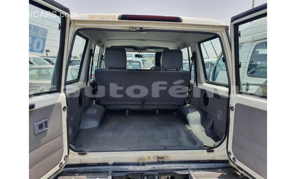 Buy Import Toyota Land Cruiser White Car in Import - Dubai in Marquesas Buy Import Toyota Land Cruiser White Car in Import - Dubai in Marquesas