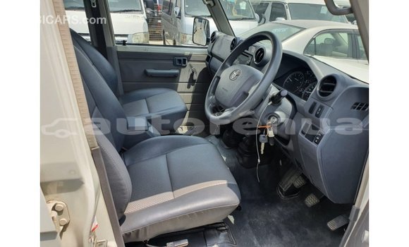 Buy Import Toyota Land Cruiser White Car in Import - Dubai in Marquesas Buy Import Toyota Land Cruiser White Car in Import - Dubai in Marquesas