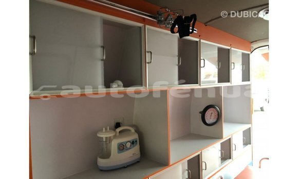 Acheter Import Voiture Toyota Hiace Blanc à Import - Dubai, Marquesas Acheter Import Voiture Toyota Hiace Blanc à Import - Dubai, Marquesas