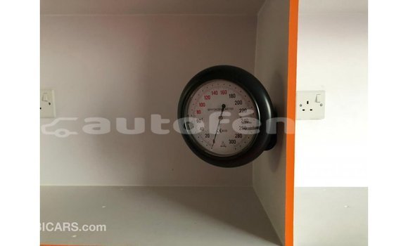 Acheter Import Voiture Toyota Hiace Blanc à Import - Dubai, Marquesas Acheter Import Voiture Toyota Hiace Blanc à Import - Dubai, Marquesas