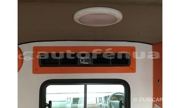 Acheter Import Voiture Toyota Hiace Blanc à Import - Dubai, Marquesas Acheter Import Voiture Toyota Hiace Blanc à Import - Dubai, Marquesas