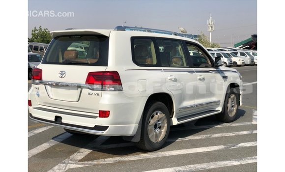 Acheter Import Voiture Toyota Land Cruiser Blanc à Import - Dubai, Marquesas Acheter Import Voiture Toyota Land Cruiser Blanc à Import - Dubai, Marquesas