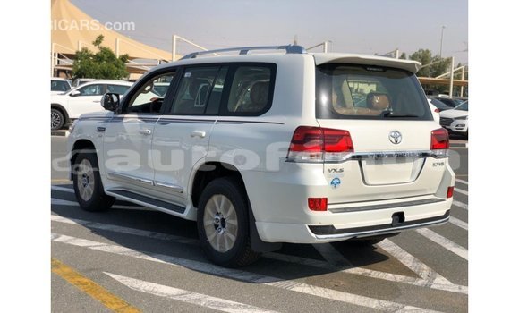 Acheter Import Voiture Toyota Land Cruiser Blanc à Import - Dubai, Marquesas Acheter Import Voiture Toyota Land Cruiser Blanc à Import - Dubai, Marquesas