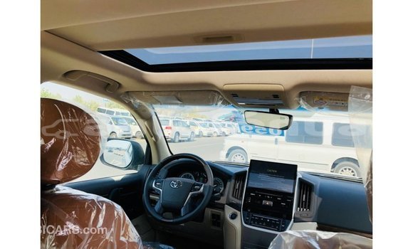 Acheter Import Voiture Toyota Land Cruiser Blanc à Import - Dubai, Marquesas Acheter Import Voiture Toyota Land Cruiser Blanc à Import - Dubai, Marquesas